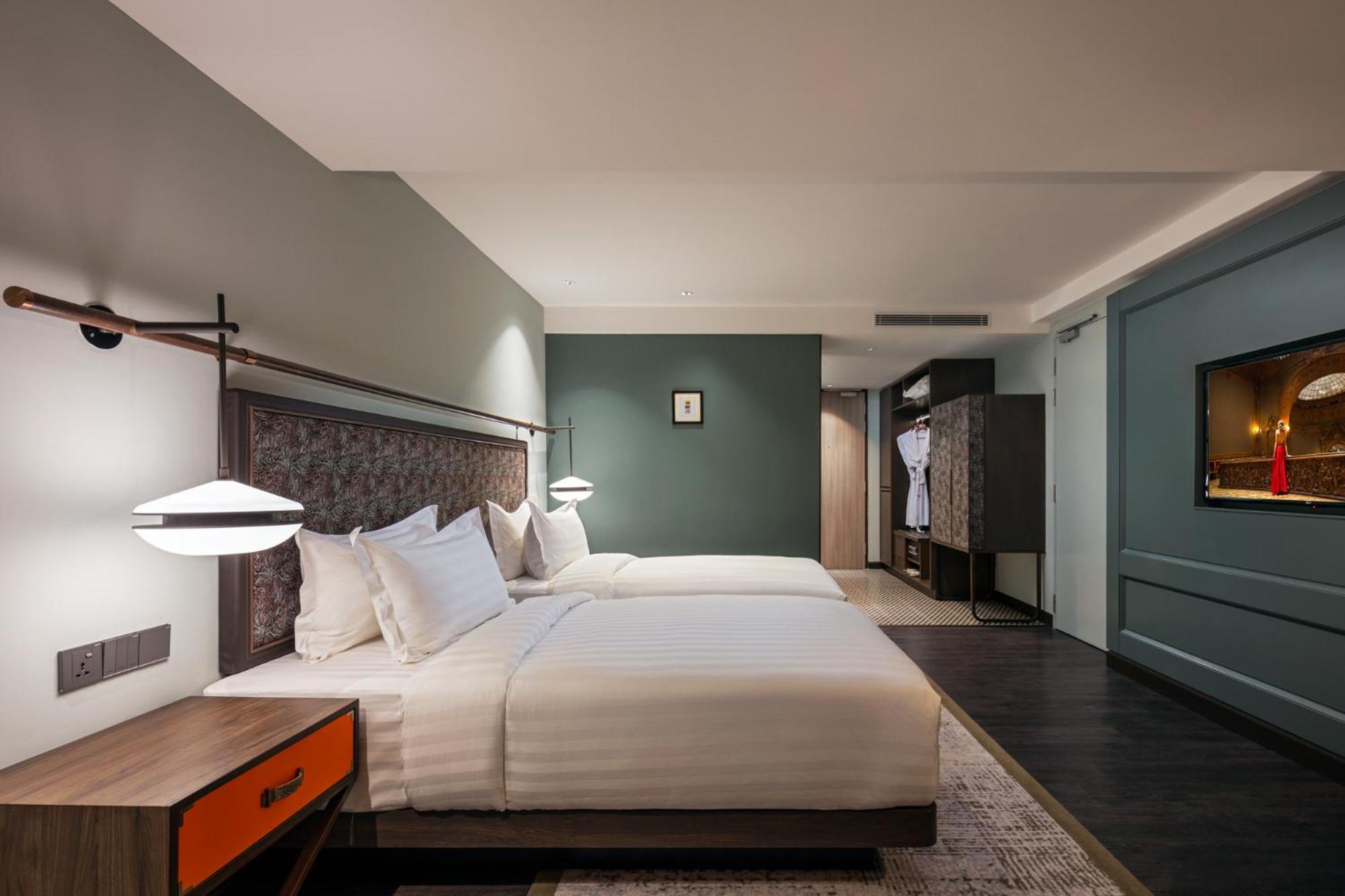 Hotel The George Penang By The Crest Collection George Town Exterior foto Deluxe Room