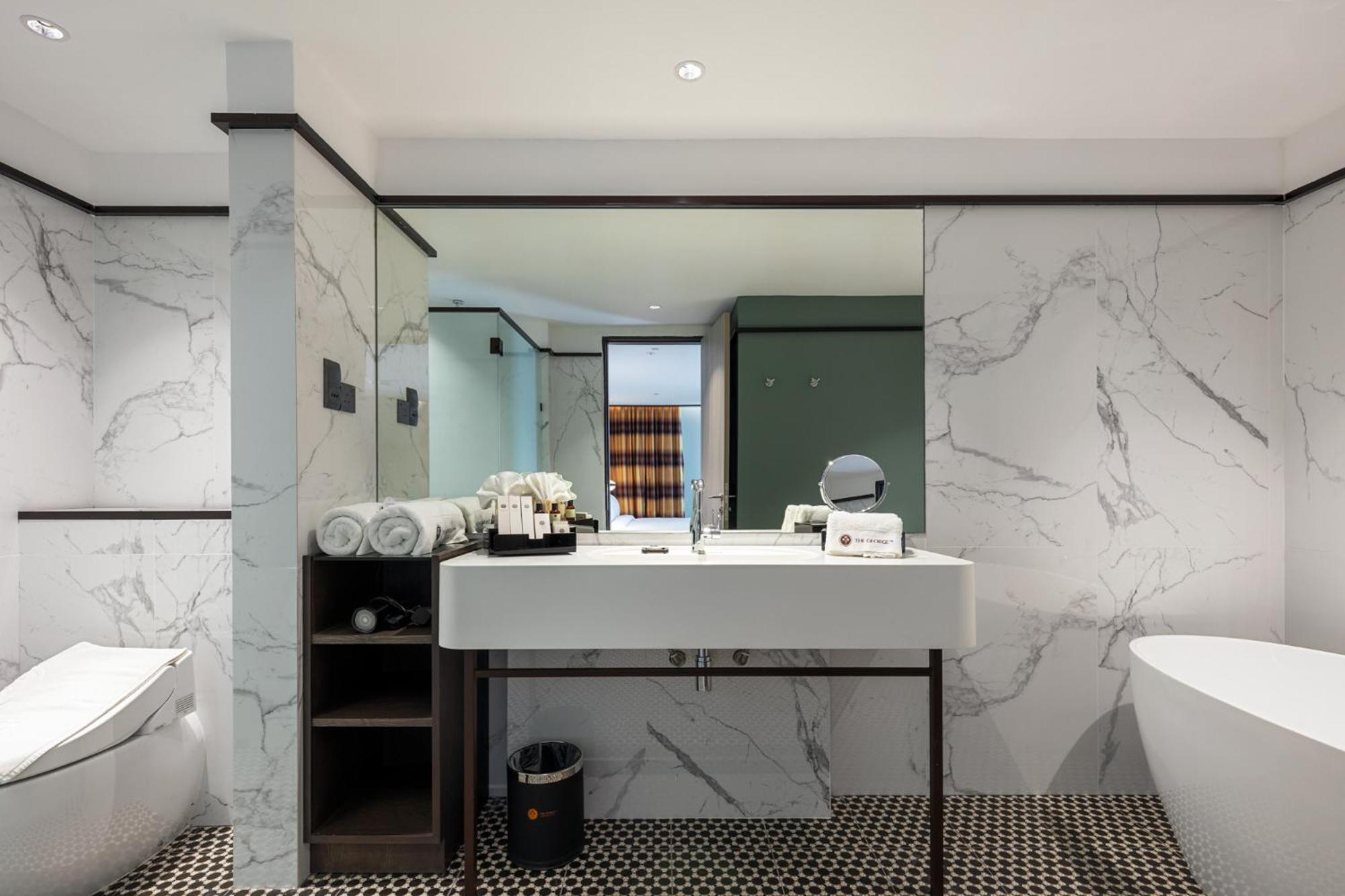 Hotel The George Penang By The Crest Collection George Town Exterior foto Bathroom