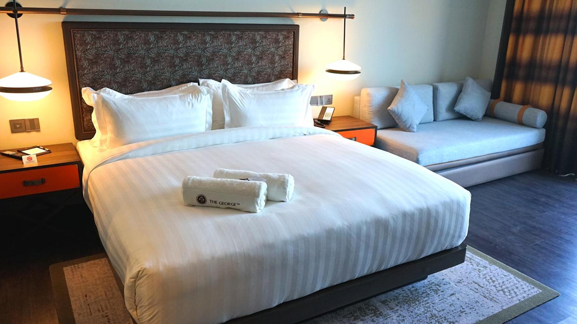 Hotel The George Penang By The Crest Collection George Town Exterior foto A bed with a mattress