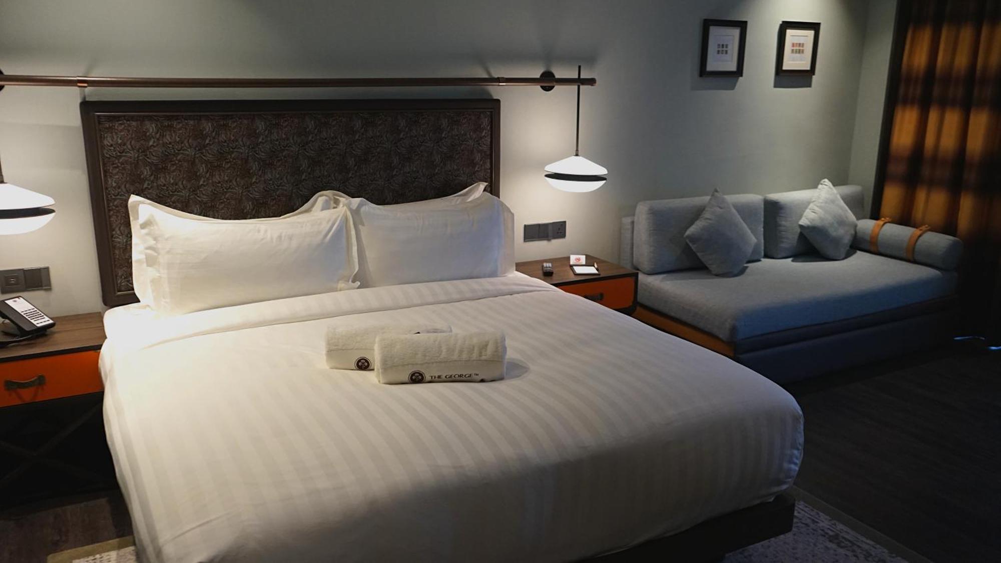 Hotel The George Penang By The Crest Collection George Town Exterior foto A room at the hotel